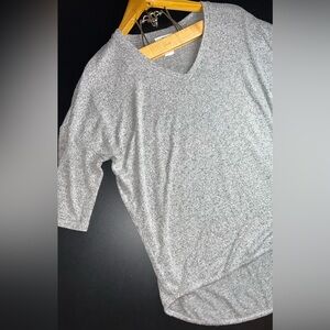 For the Republic Heathered Grey Short Sleeve Hi Low Hem Top Size Small EUC
